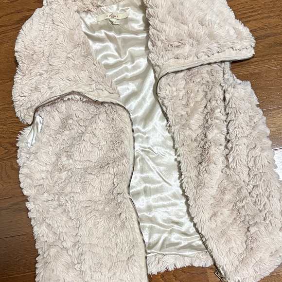 Cream Faux Fur Vest - Picture 3 of 4